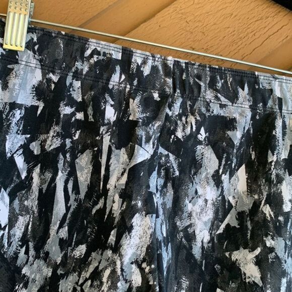 Nike Black, Grey & White Leggings - Picture 4 of 5